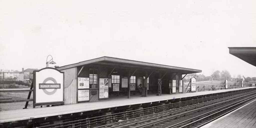 Ruislip Manor Station