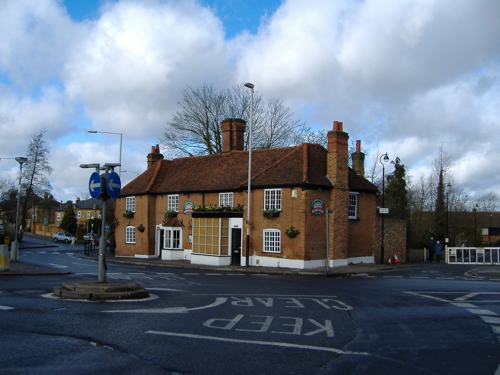 2a Blubeckers ​Ruislip High Street
