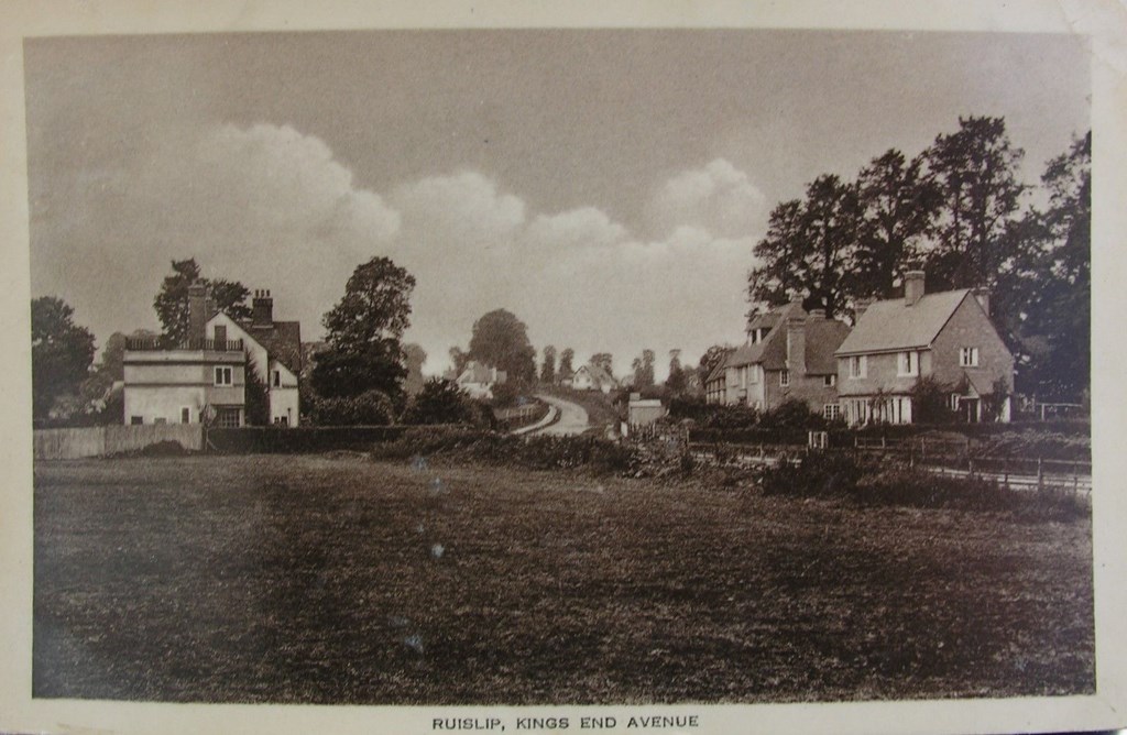 Postcard Kingsend Ruislip