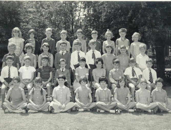 Lady Bankes School class from around 1968