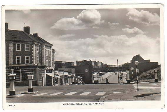 Ruislip Manor Postcard 7