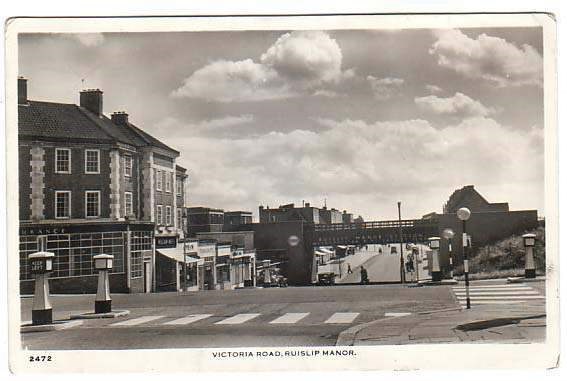 Ruislip Manor Crossroads Windmill Hill