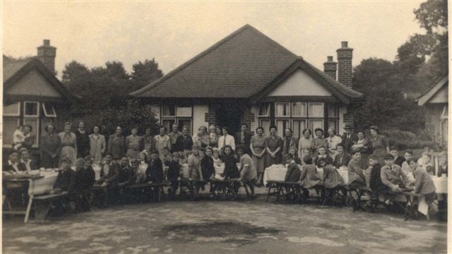 VJ Party Elmbridge Close 1945