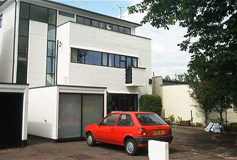 Art Deco House in Park Avenue Ruislip